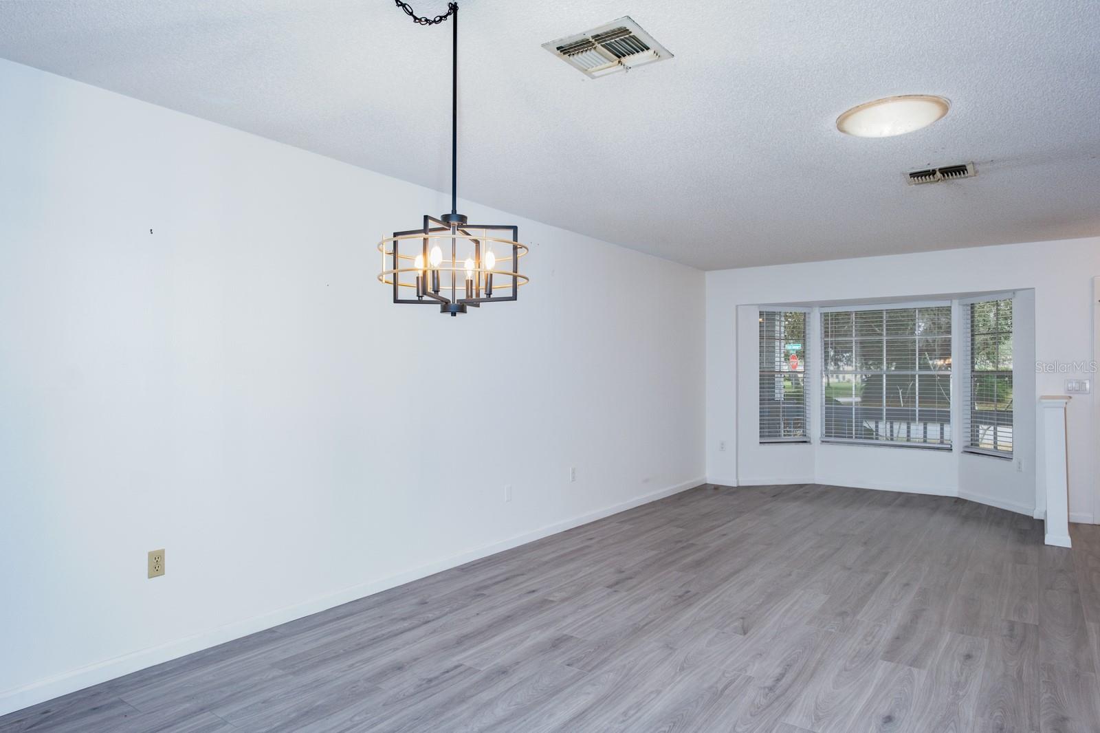 Image 14 of 76 For 4814 Prince George Circle