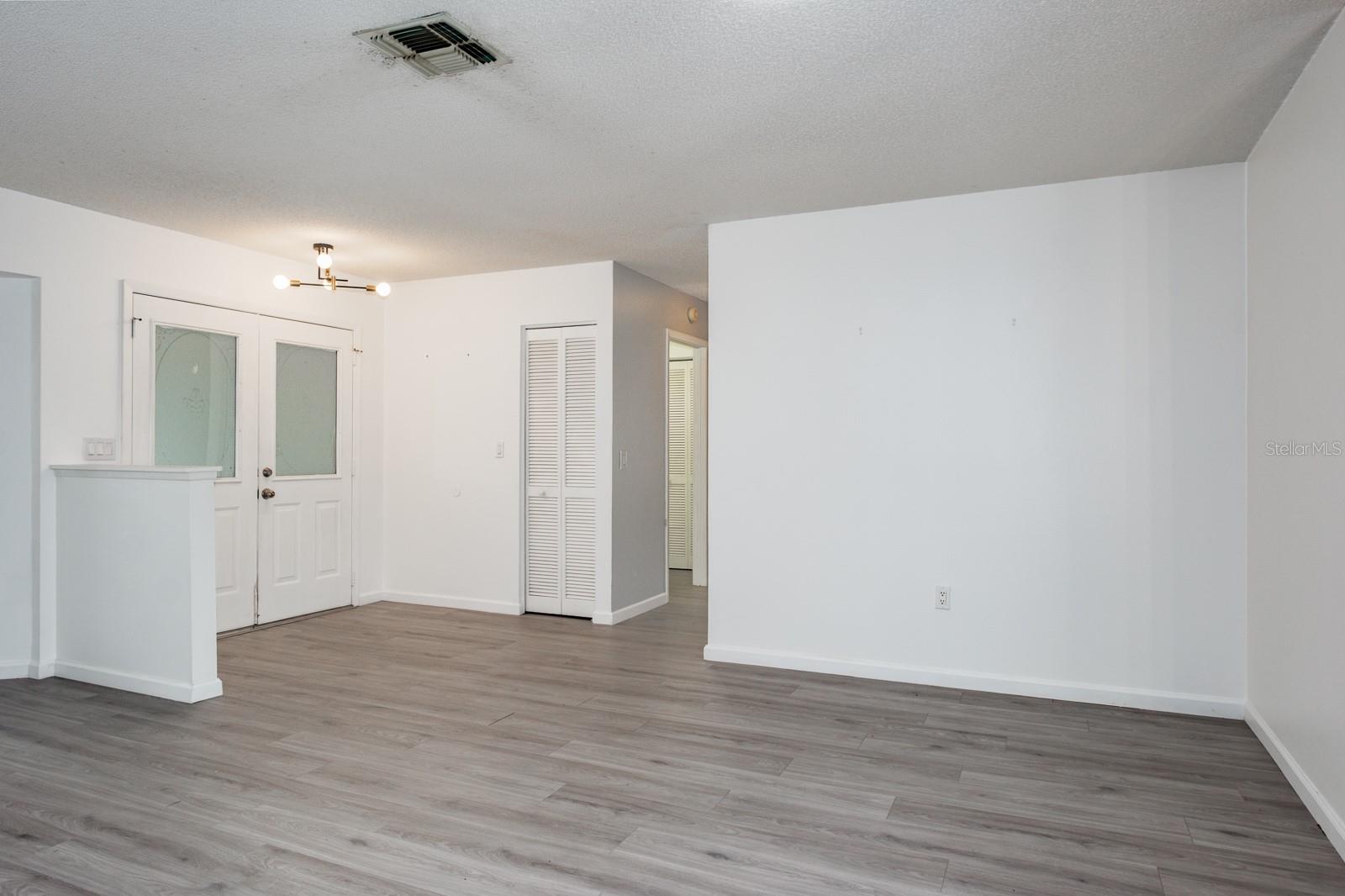 Image 16 of 76 For 4814 Prince George Circle