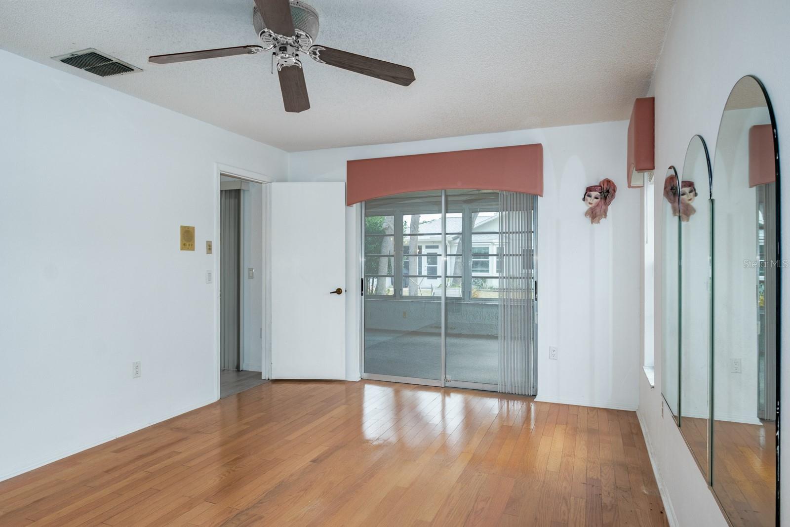 Image 31 of 76 For 4814 Prince George Circle