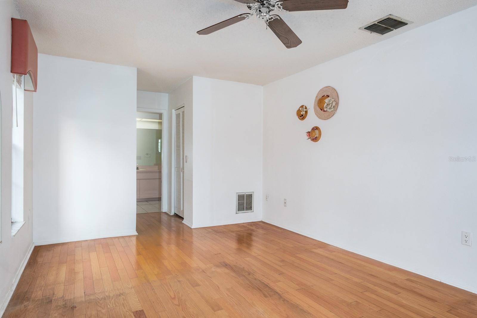 Image 32 of 76 For 4814 Prince George Circle