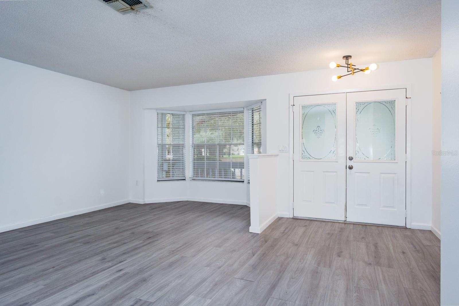 Image 9 of 76 For 4814 Prince George Circle