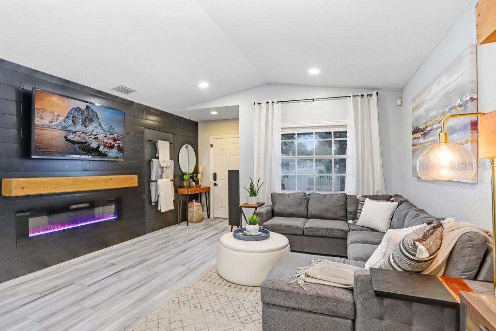 Image 3 of 31 For 3122 Grace Street