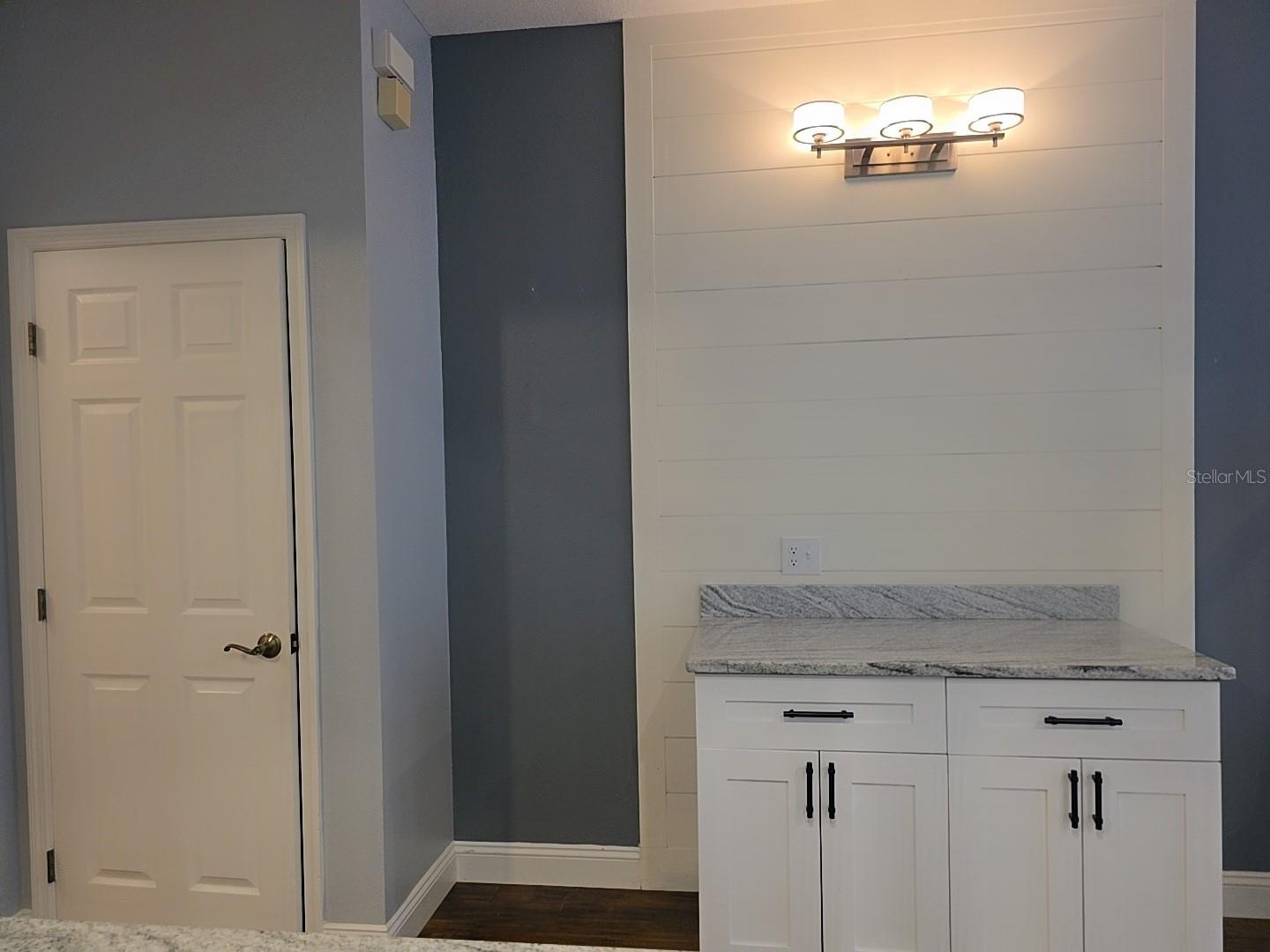 Image 15 of 42 For 2142 Park Crescent Drive