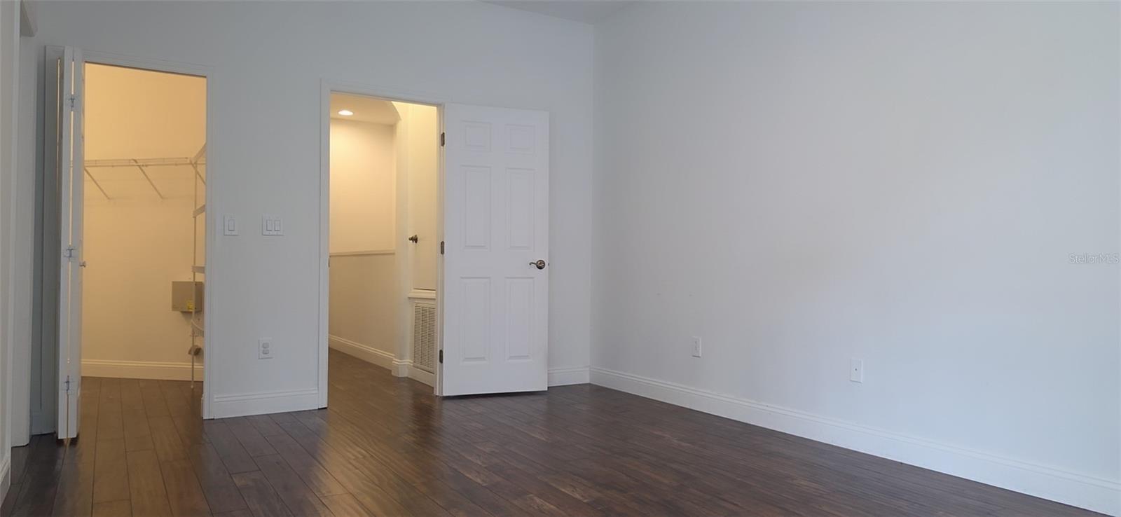 Image 22 of 42 For 2142 Park Crescent Drive