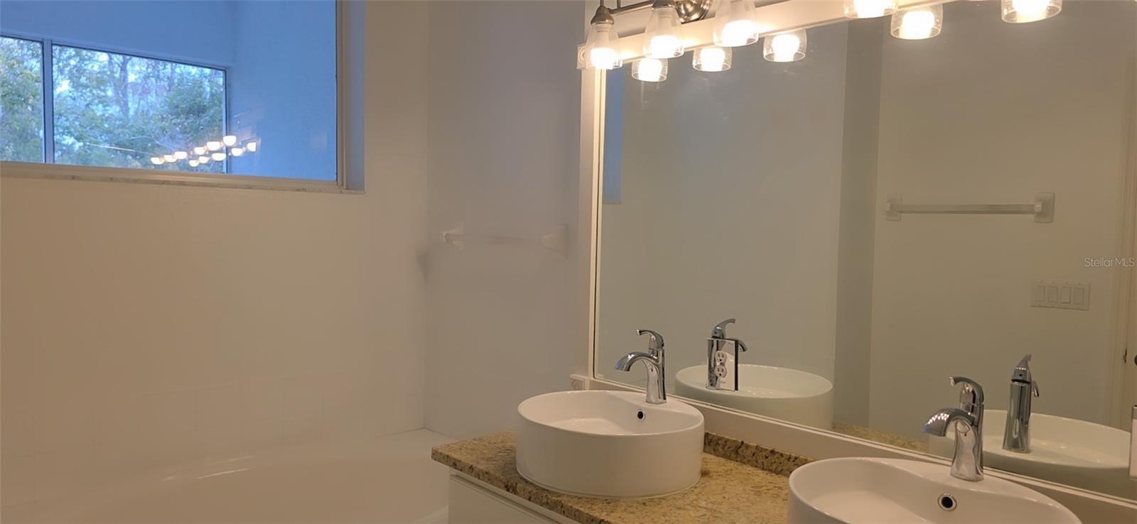 Image 27 of 42 For 2142 Park Crescent Drive