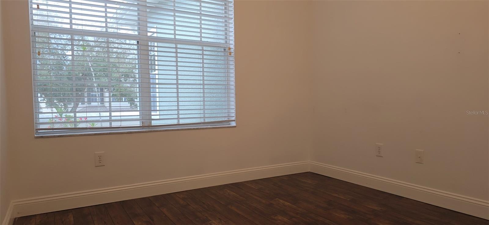 Image 31 of 42 For 2142 Park Crescent Drive