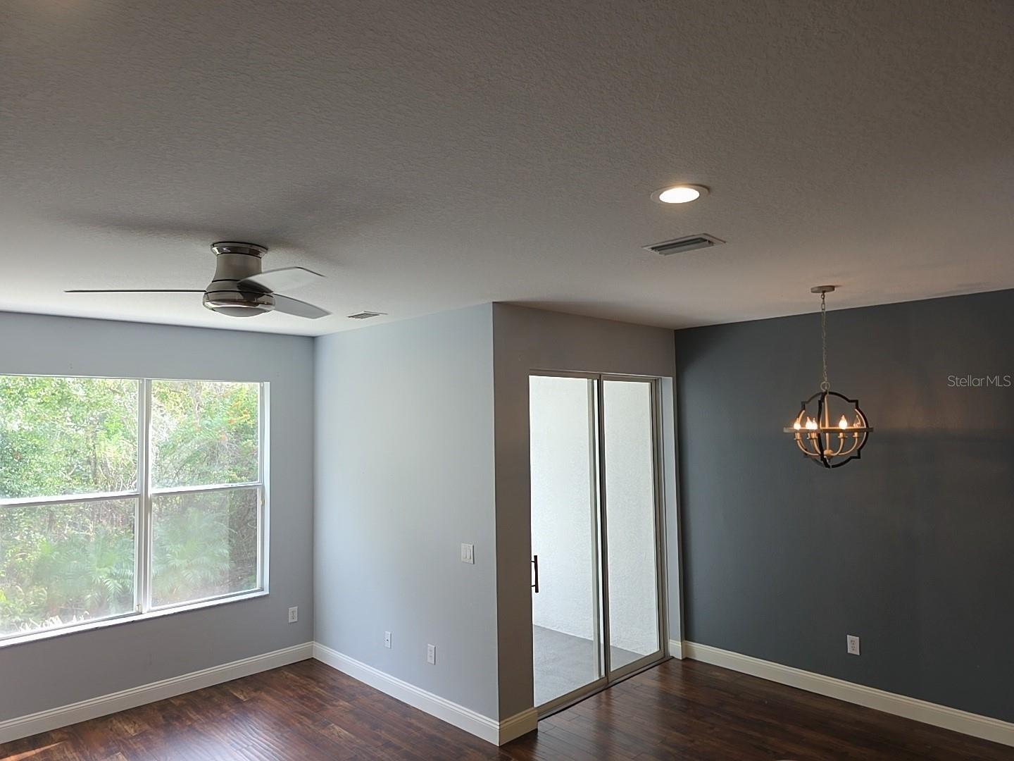 Image 7 of 42 For 2142 Park Crescent Drive