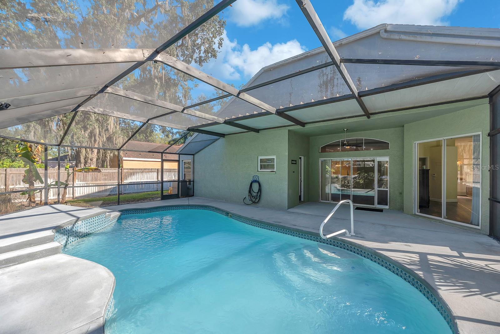 Listing photo id 21 for 3729 Hollow Wood Drive