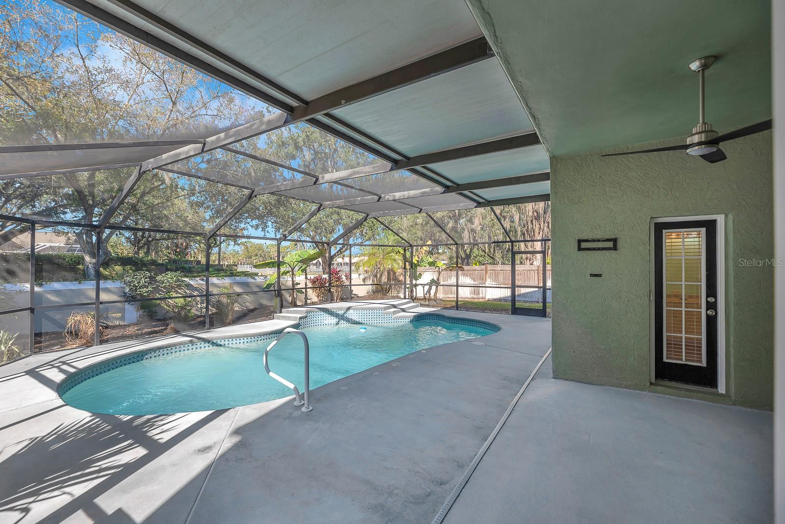 Listing photo id 23 for 3729 Hollow Wood Drive