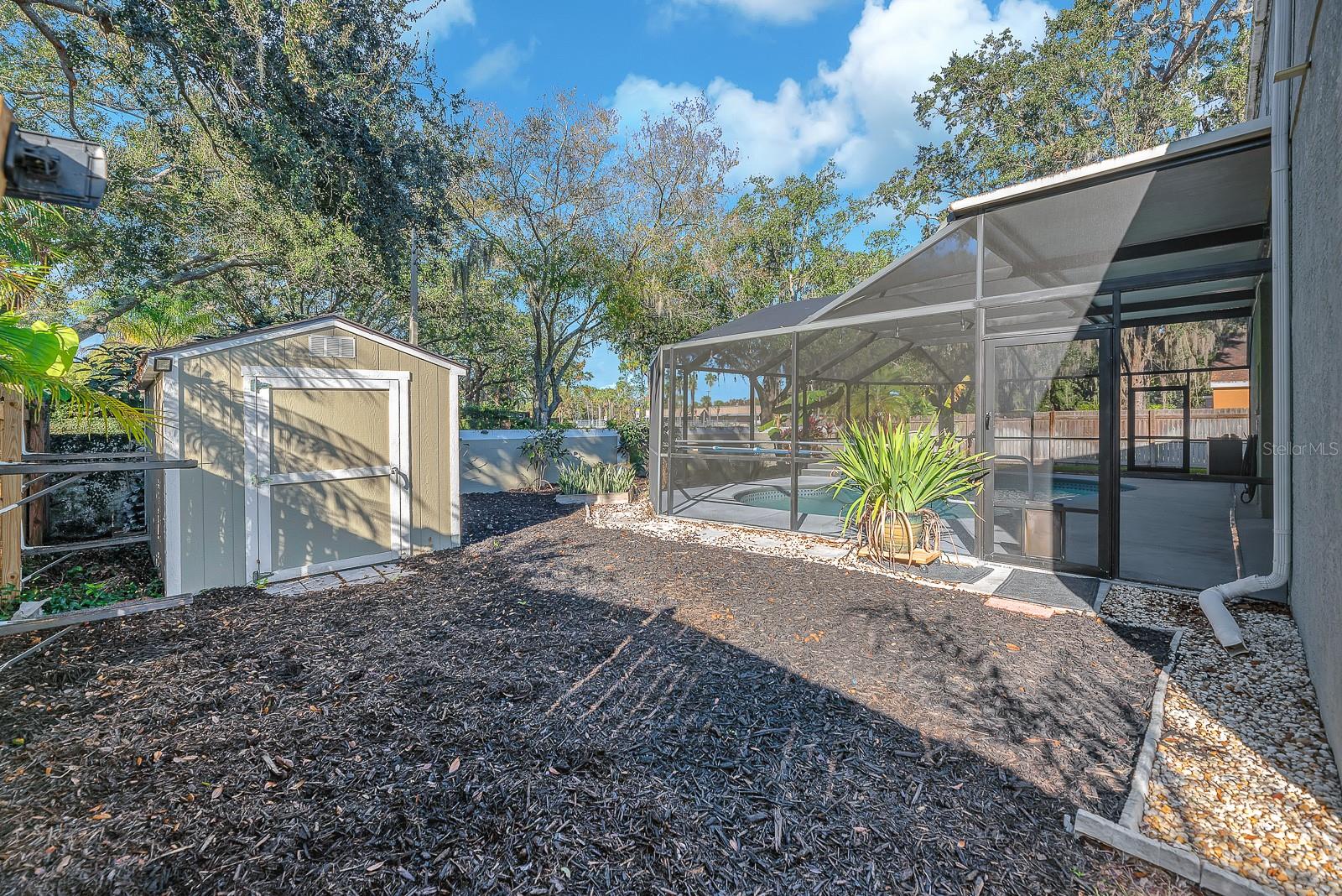 Listing photo id 25 for 3729 Hollow Wood Drive