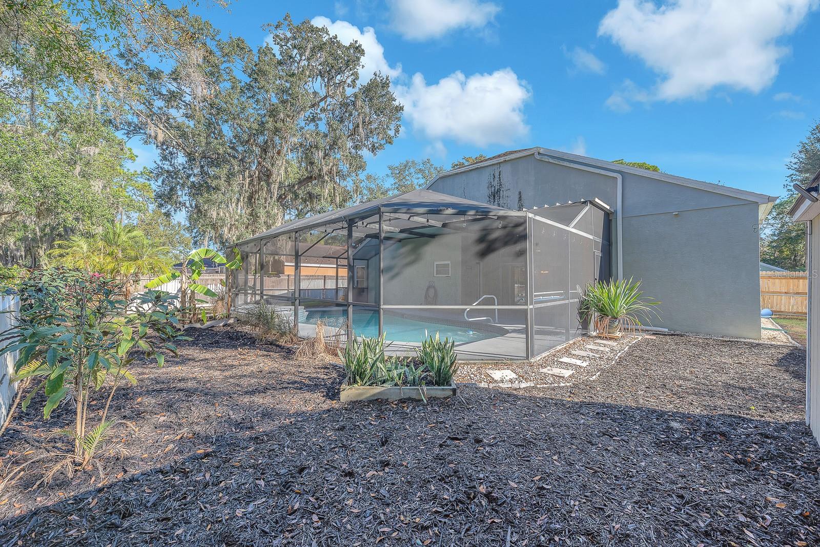 Listing photo id 26 for 3729 Hollow Wood Drive