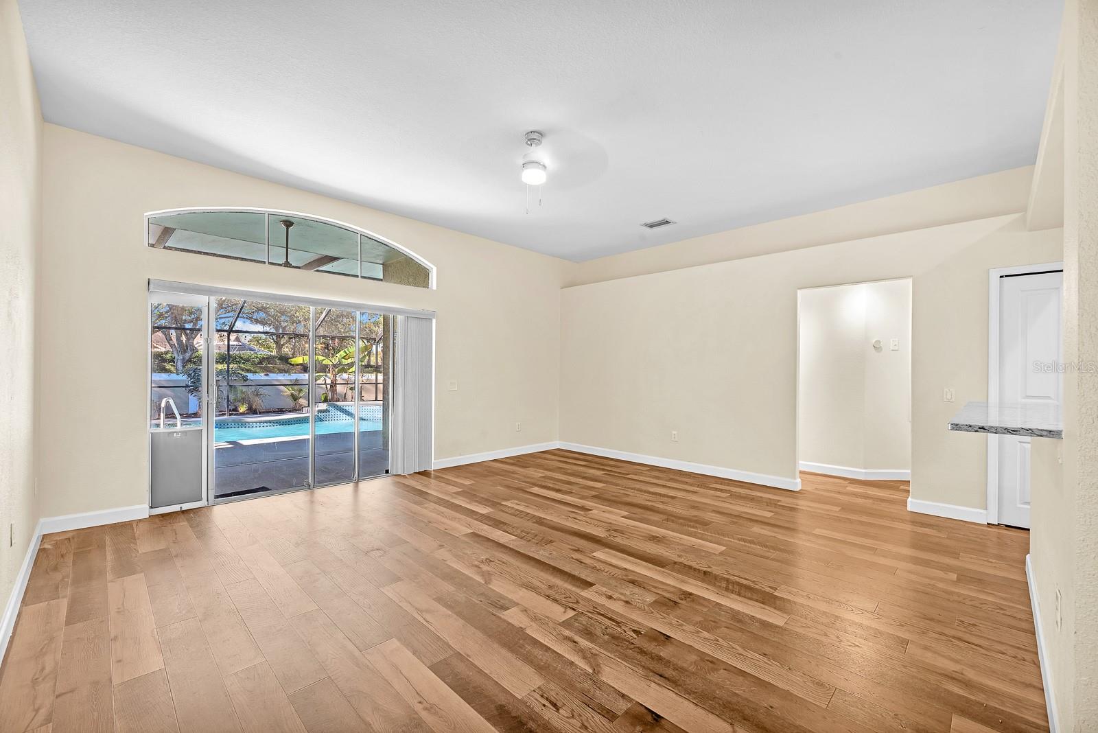 Listing photo id 1 for 3729 Hollow Wood Drive