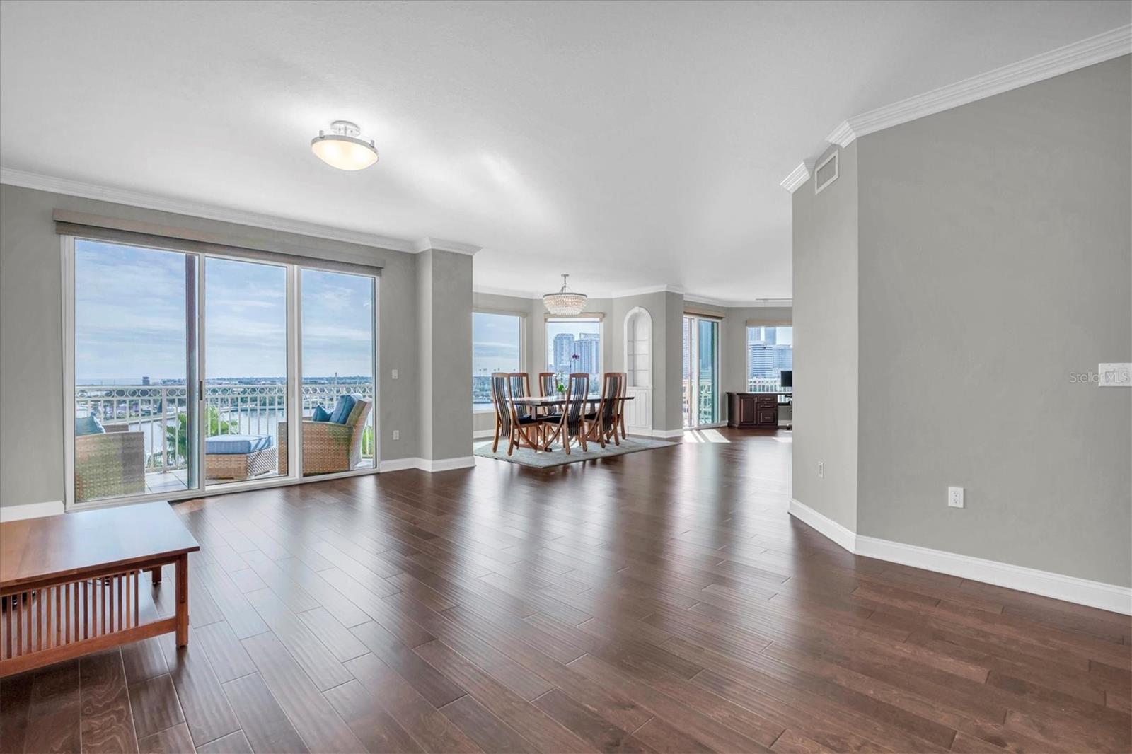 Image 12 of 50 For 555 5th Avenue Ne 711