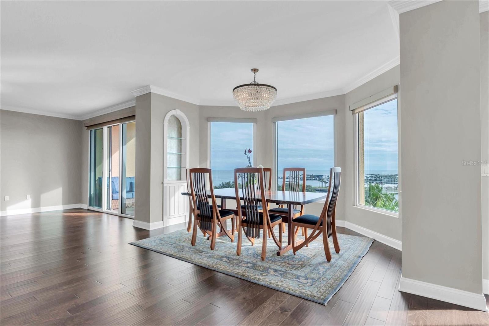 Image 13 of 50 For 555 5th Avenue Ne 711