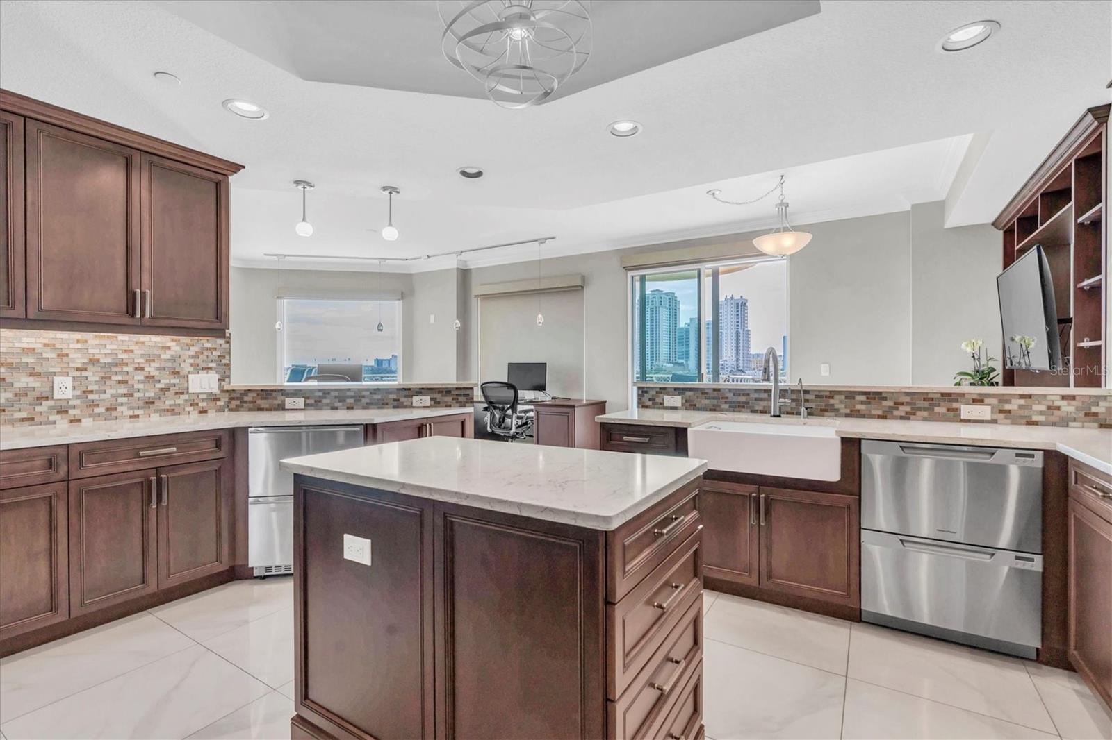 Image 18 of 50 For 555 5th Avenue Ne 711