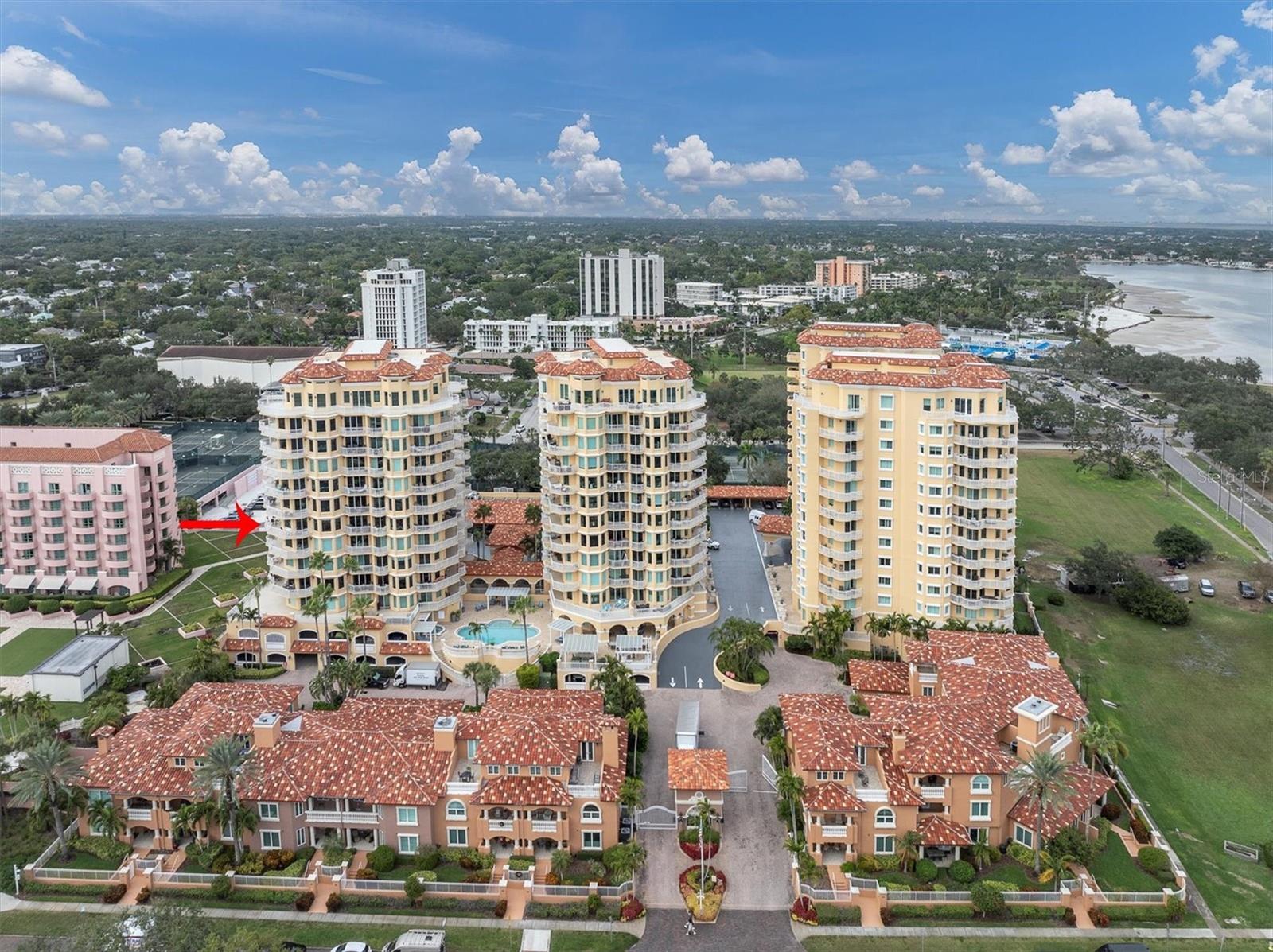 Image 2 of 50 For 555 5th Avenue Ne 711