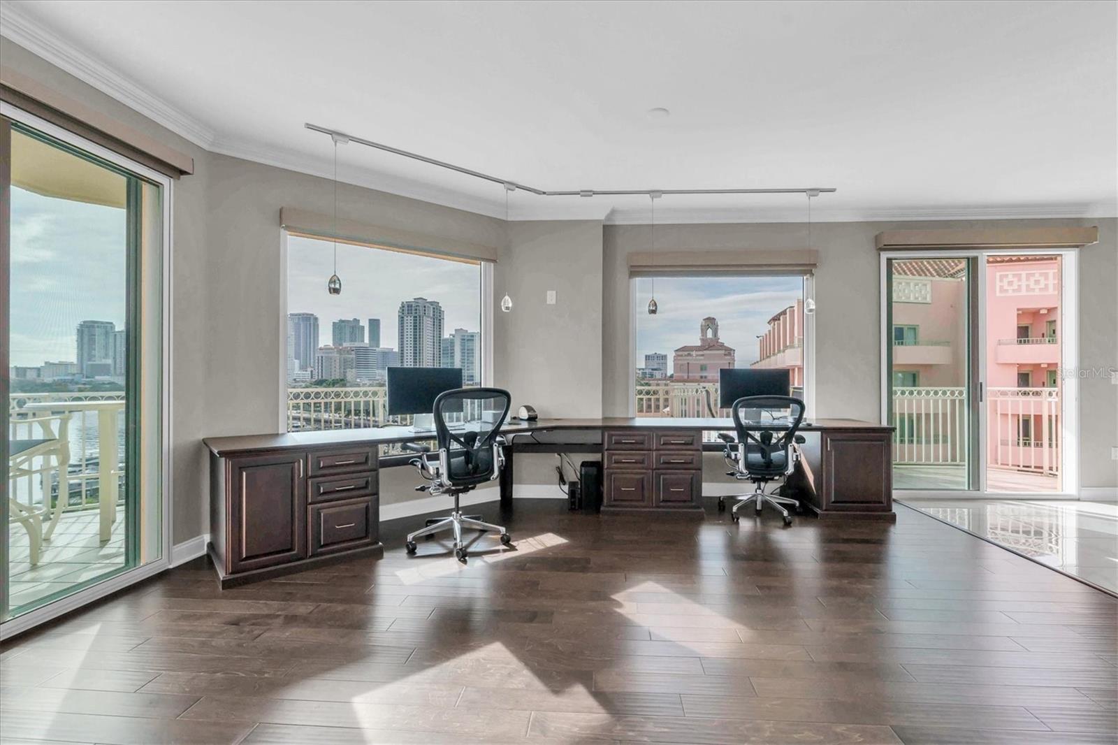 Image 21 of 50 For 555 5th Avenue Ne 711