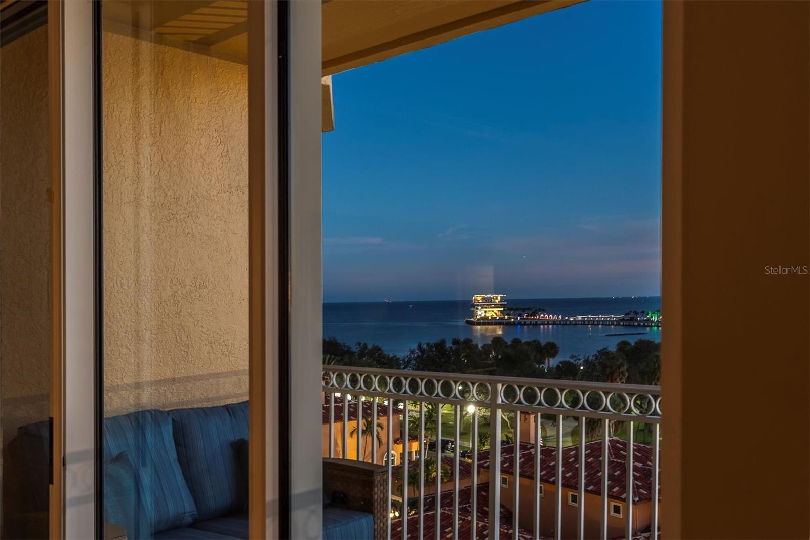 Image 24 of 50 For 555 5th Avenue Ne 711