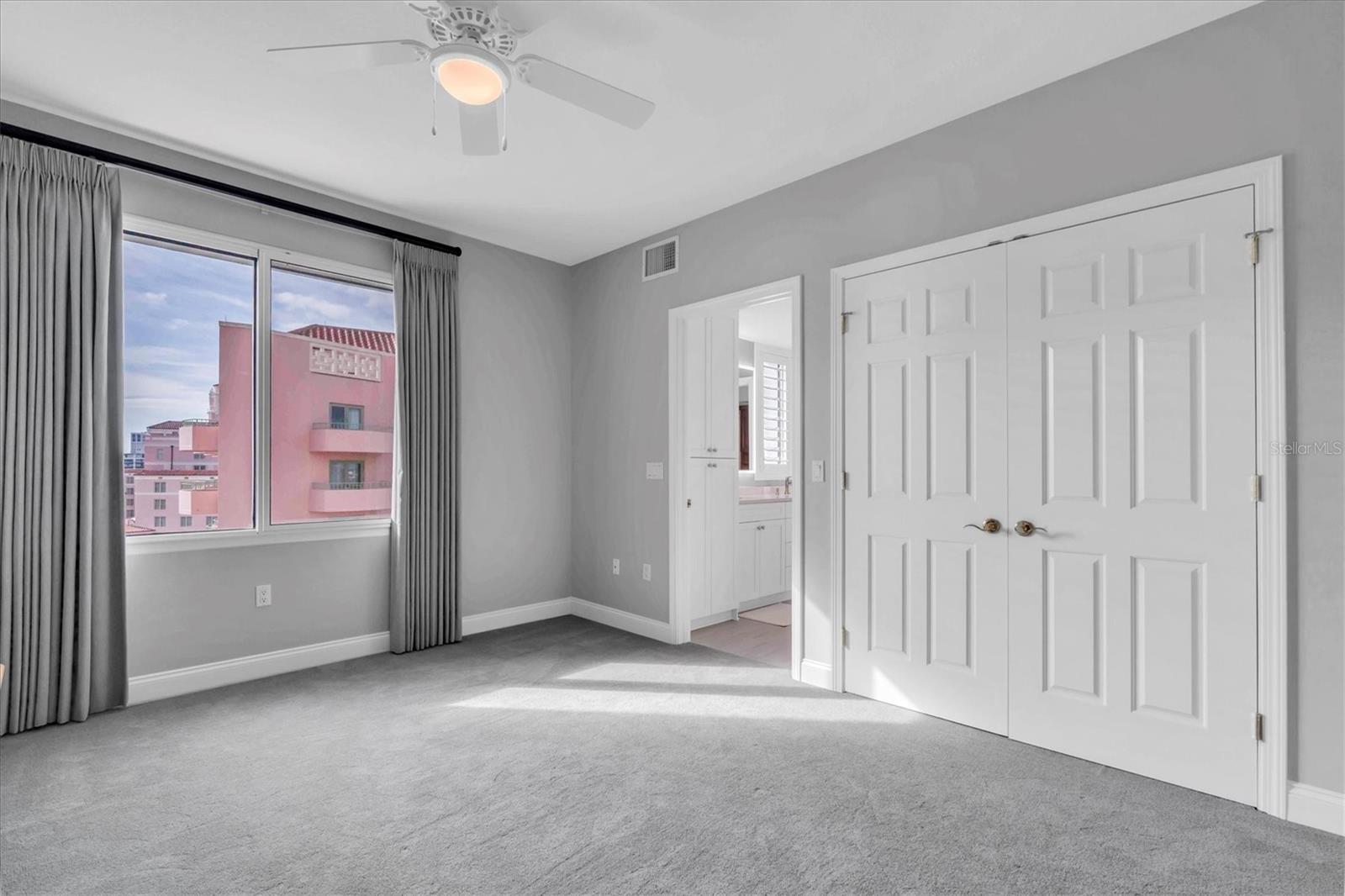 Image 37 of 50 For 555 5th Avenue Ne 711