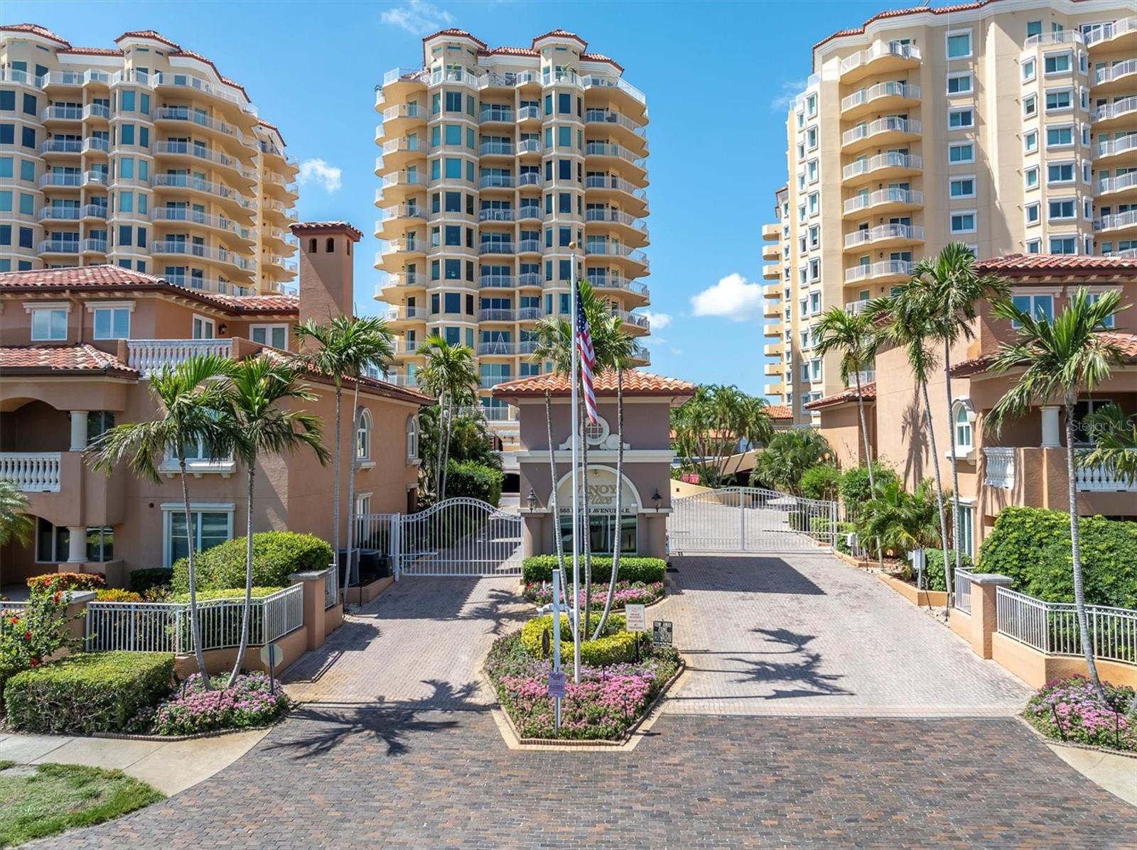 Image 4 of 50 For 555 5th Avenue Ne 711