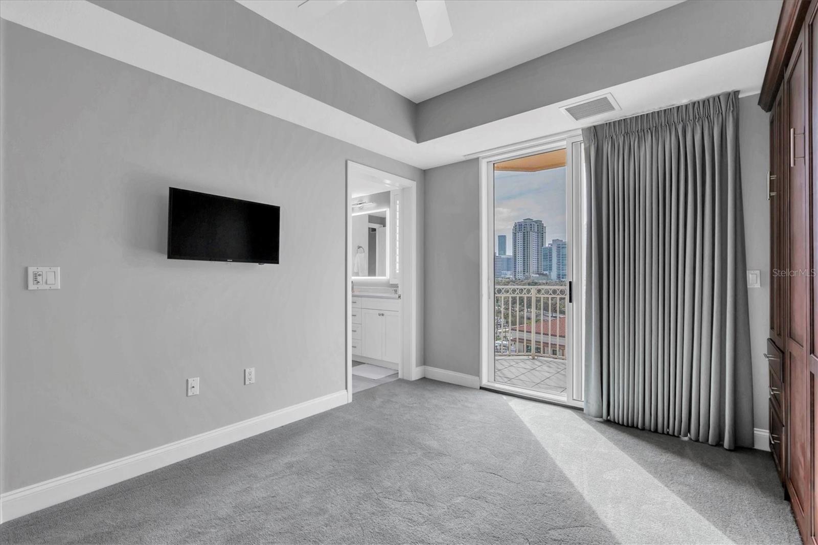 Image 40 of 50 For 555 5th Avenue Ne 711