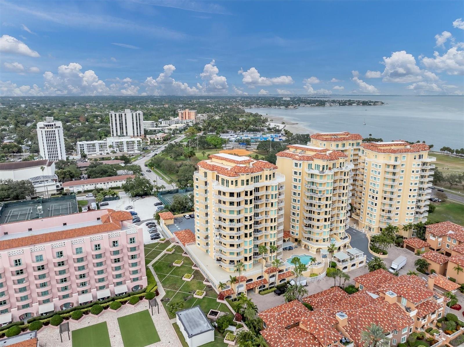 Image 43 of 50 For 555 5th Avenue Ne 711