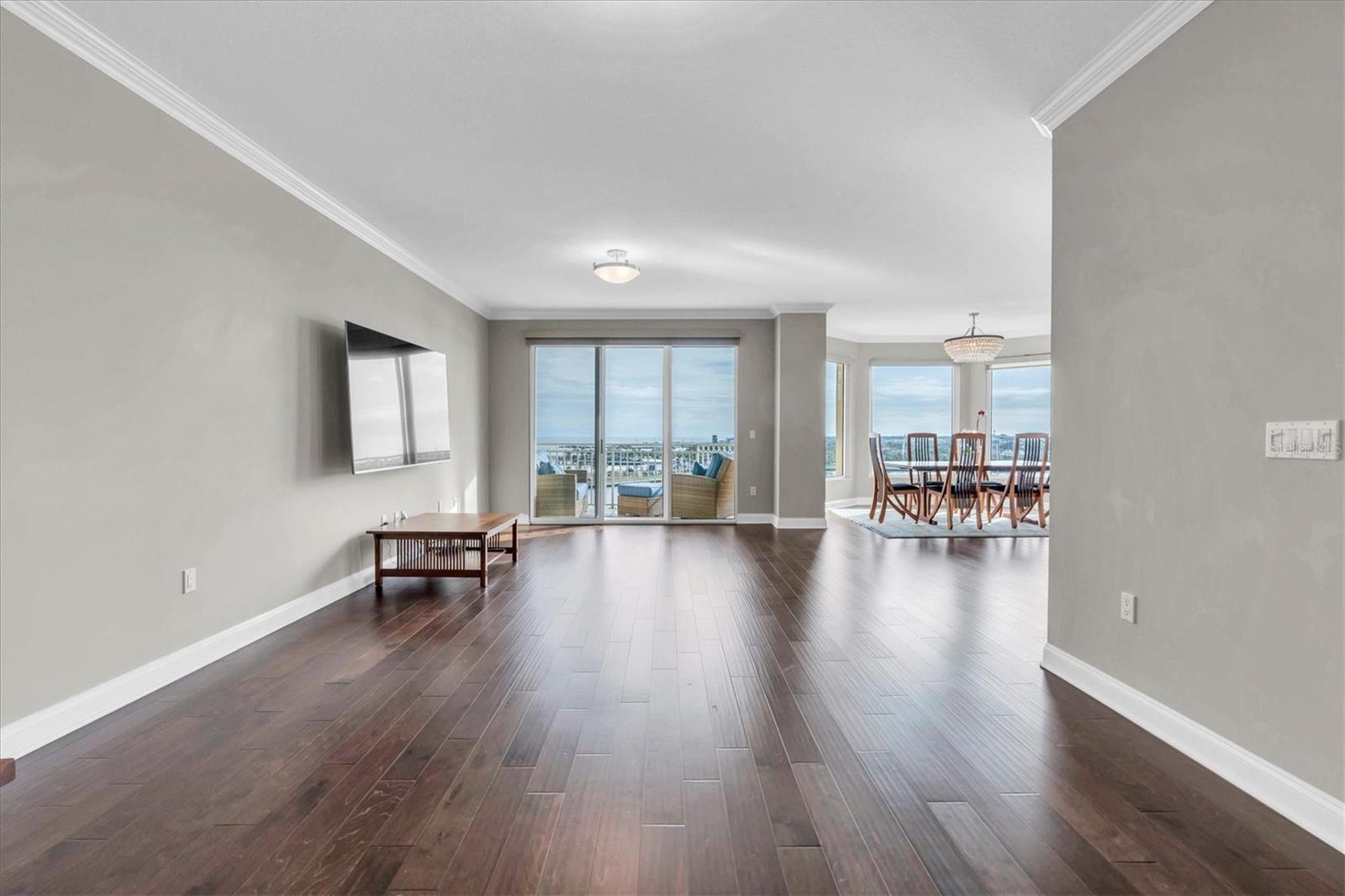 Image 6 of 50 For 555 5th Avenue Ne 711