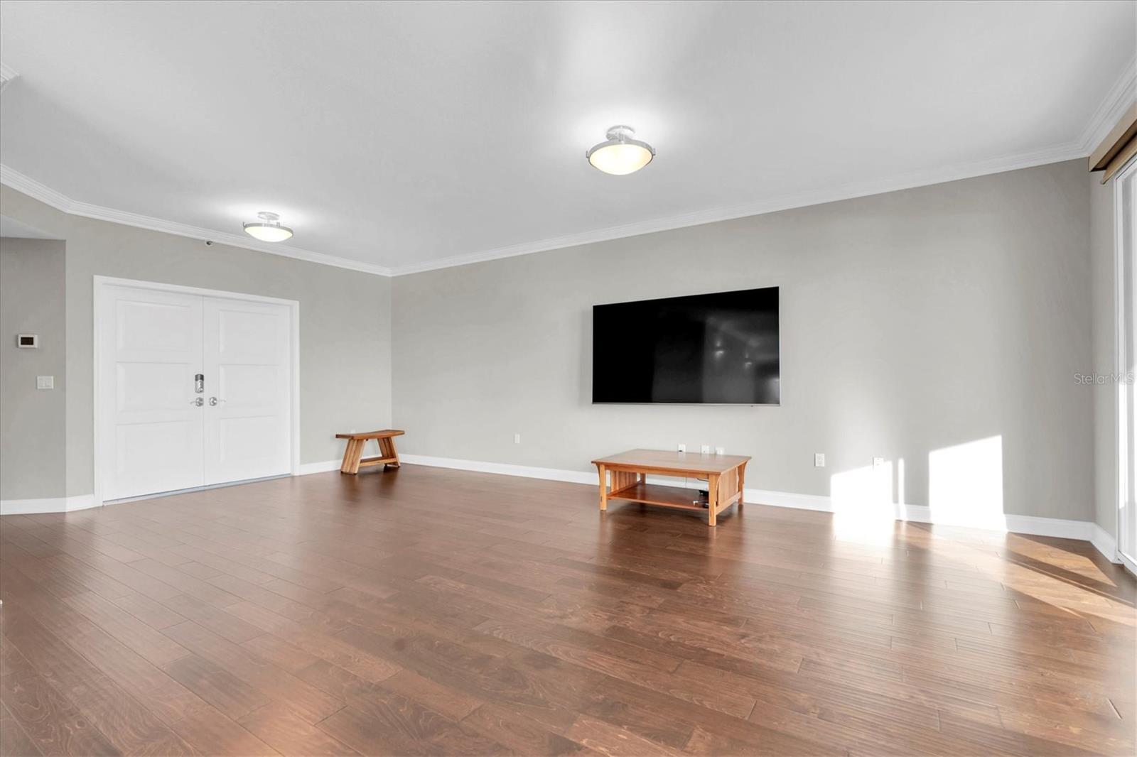 Image 7 of 50 For 555 5th Avenue Ne 711