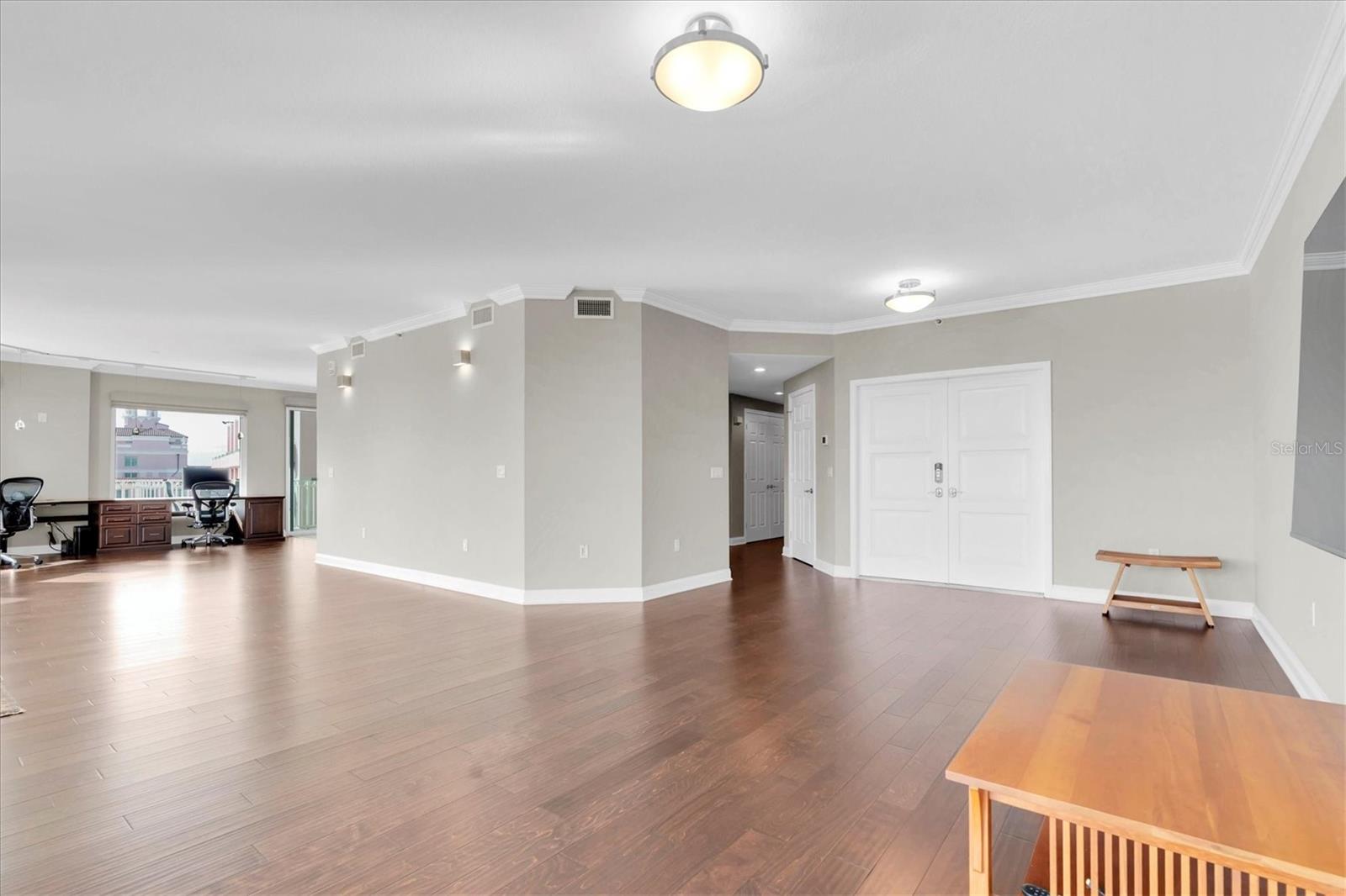 Image 8 of 50 For 555 5th Avenue Ne 711