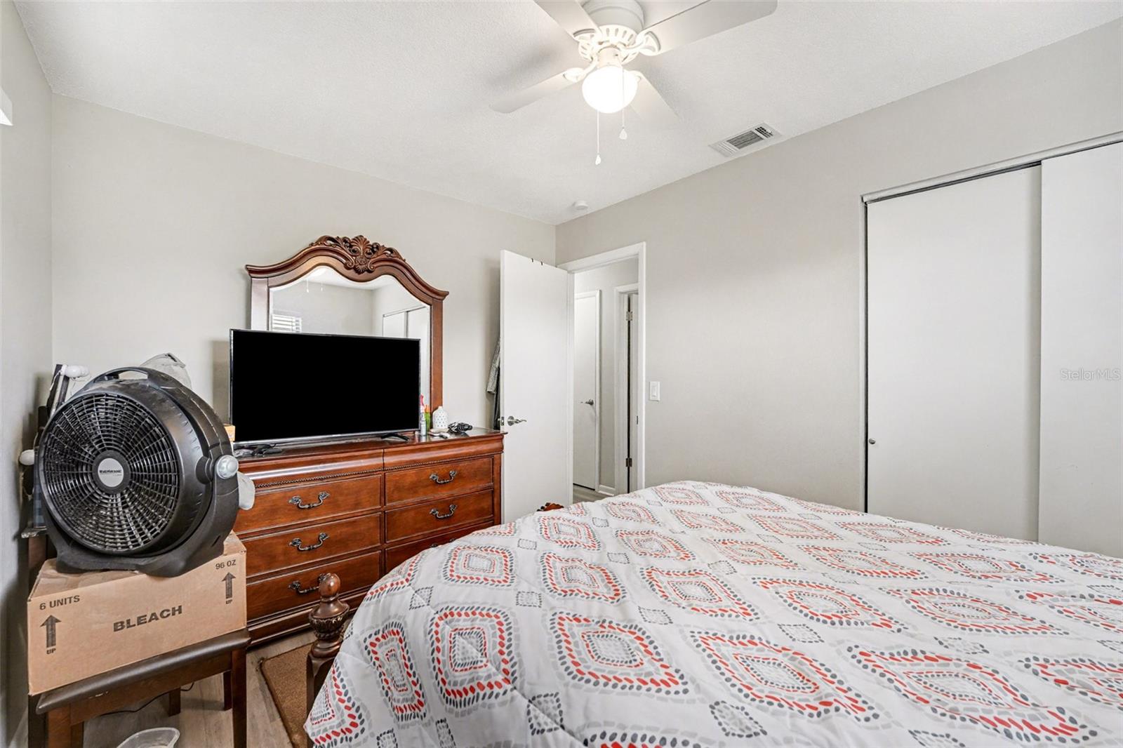 Image 16 of 24 For 45 Queens Court