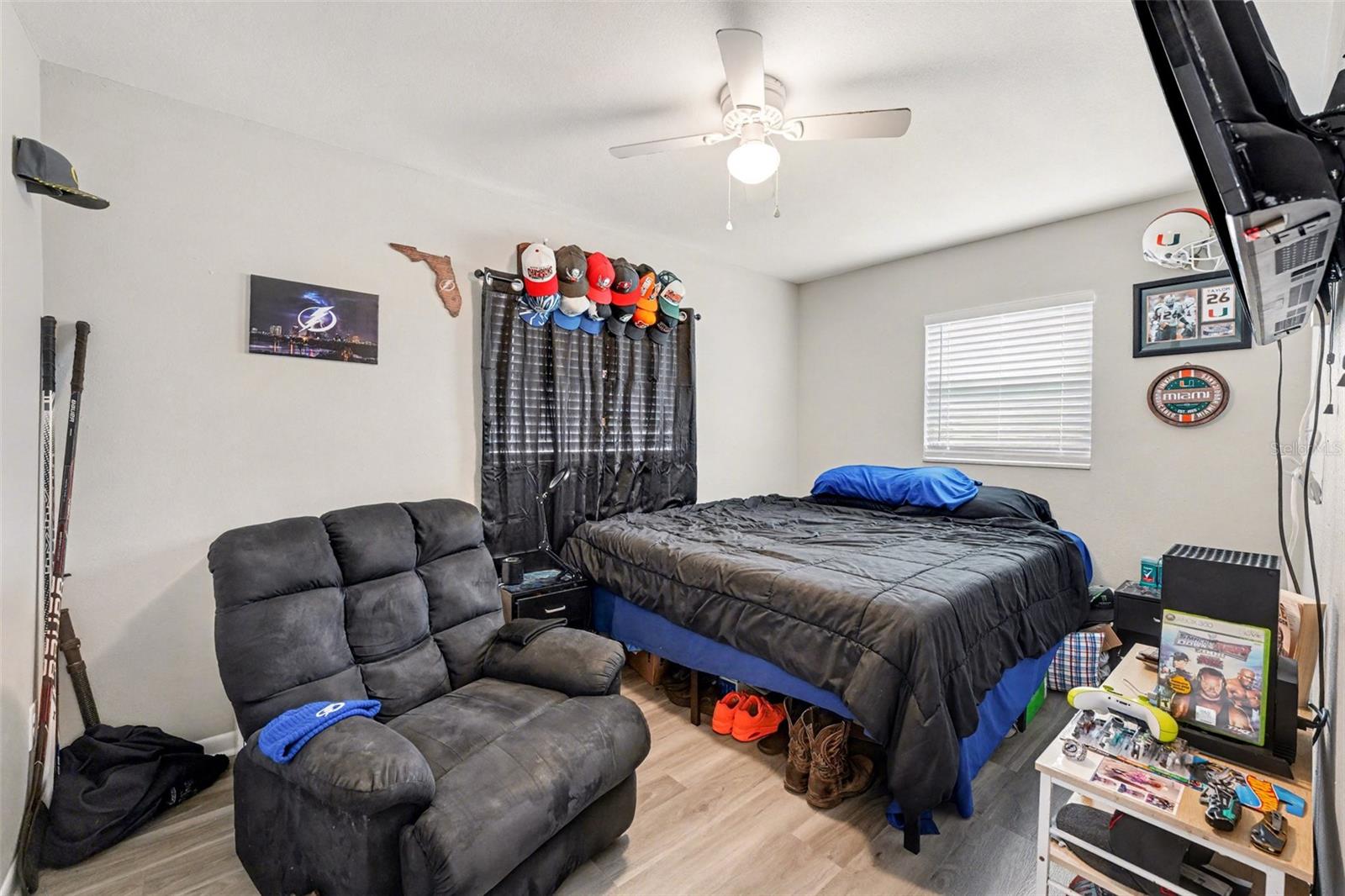 Image 18 of 24 For 45 Queens Court