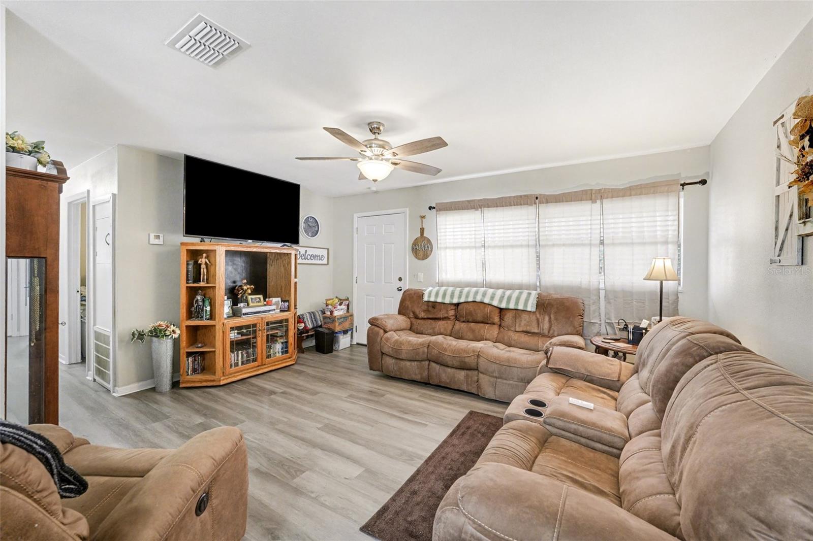 Image 8 of 24 For 45 Queens Court