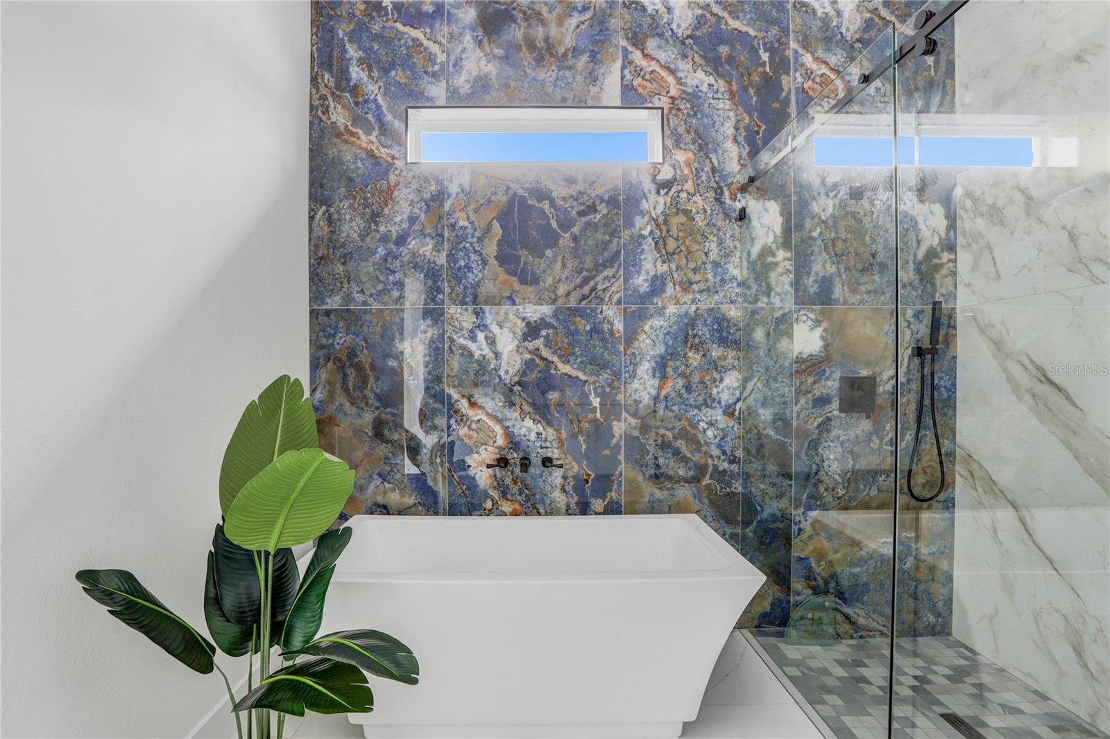 Listing photo id 8 for 2305 Kentucky Avenue