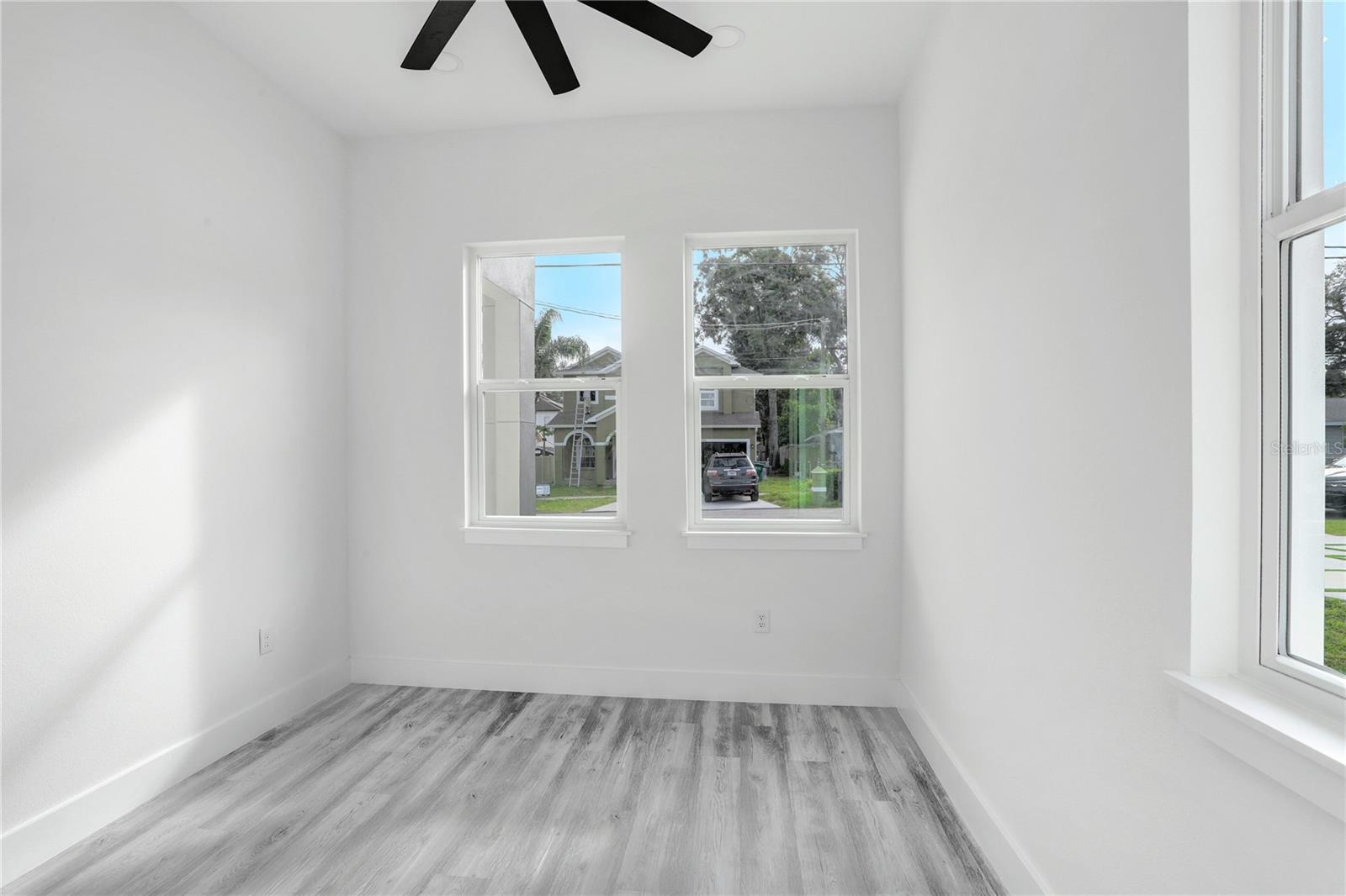 Listing photo id 10 for 2305 Kentucky Avenue