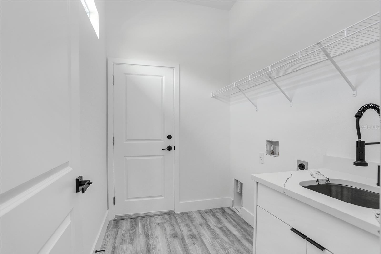 Listing photo id 15 for 2305 Kentucky Avenue