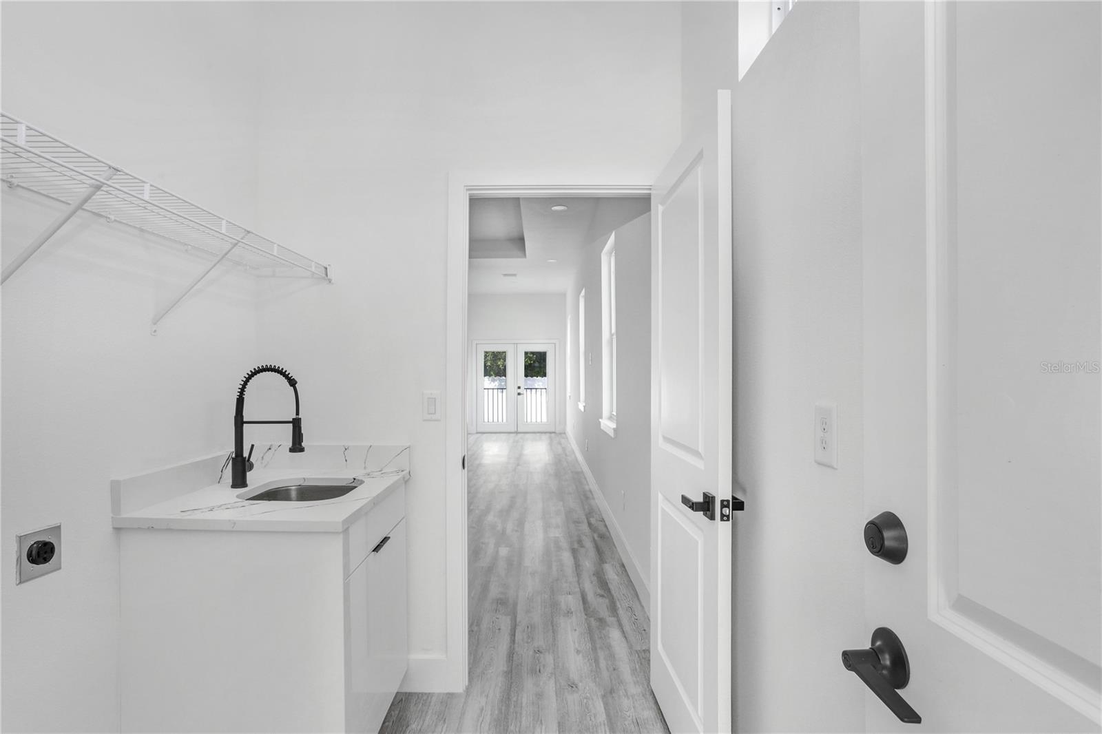 Listing photo id 16 for 2305 Kentucky Avenue