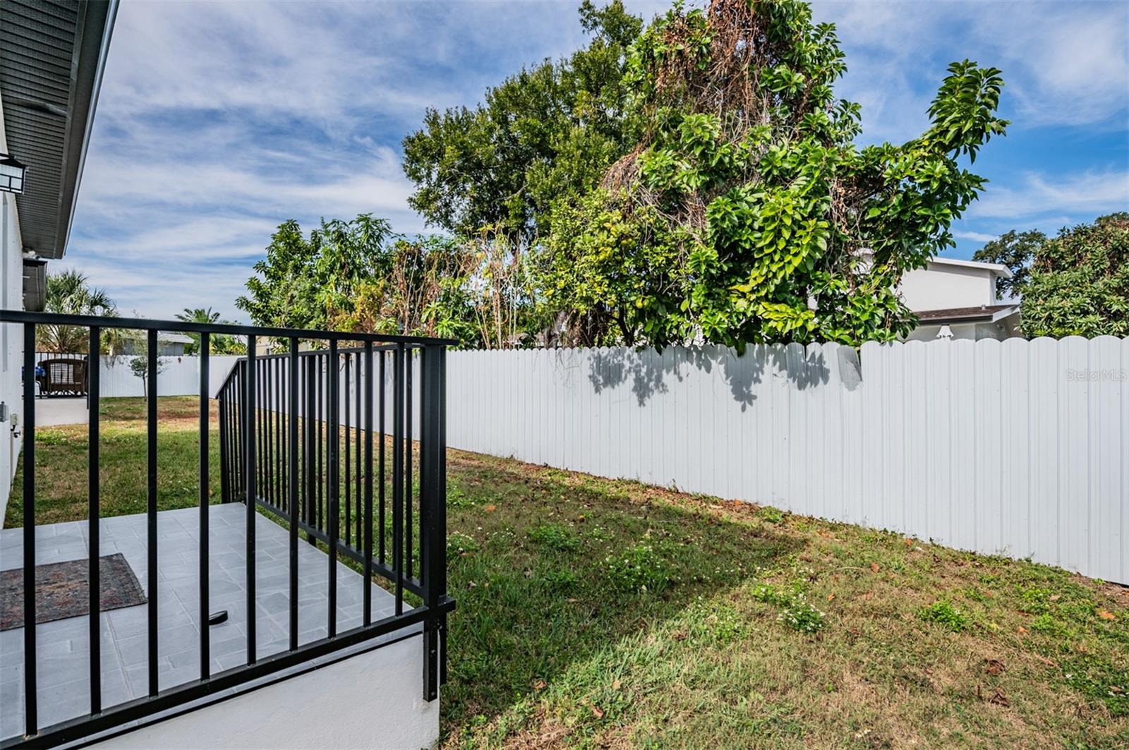 Listing photo id 17 for 2305 Kentucky Avenue