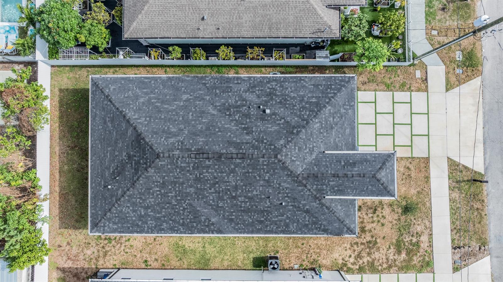 Listing photo id 19 for 2305 Kentucky Avenue