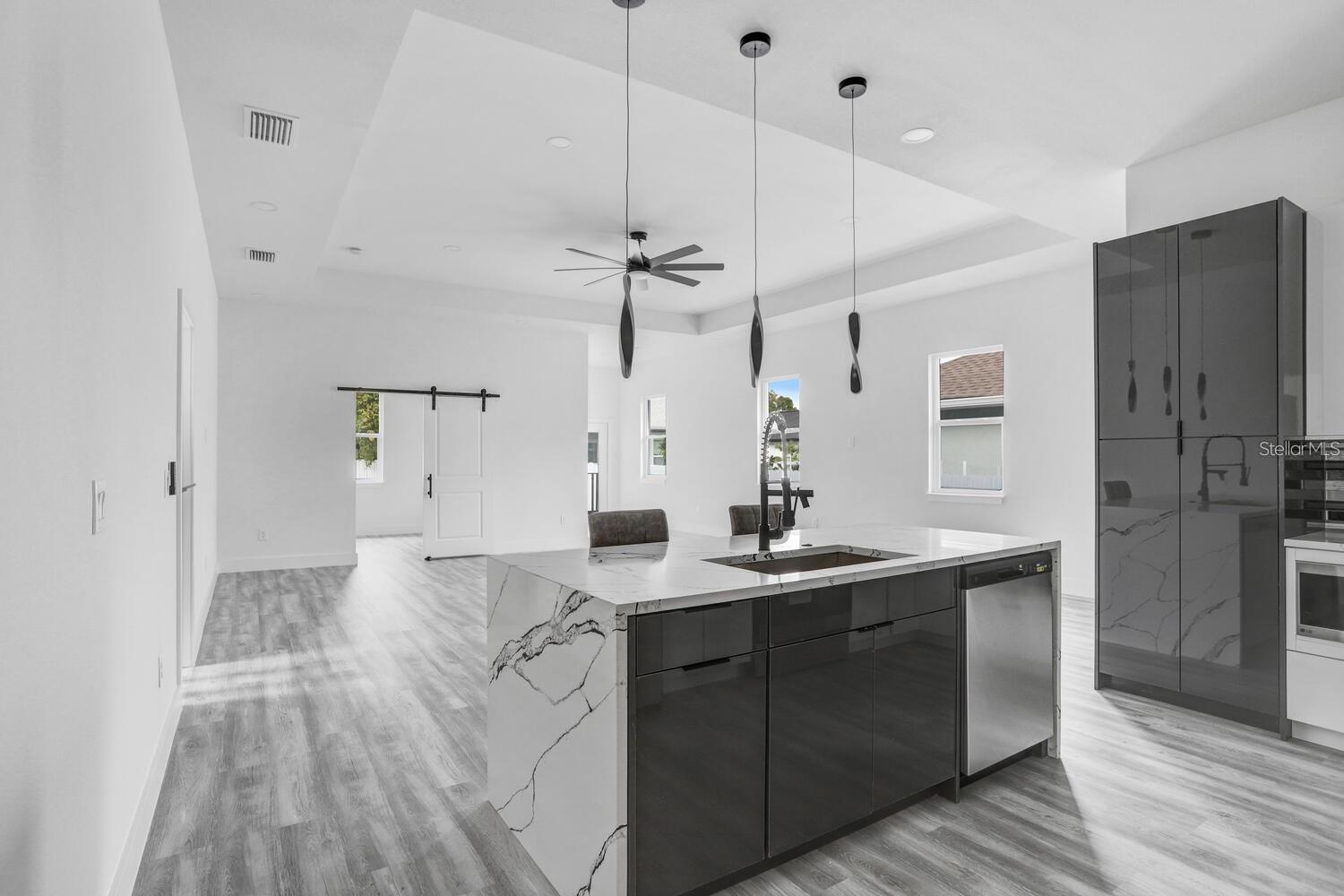 Listing photo id 1 for 2305 Kentucky Avenue