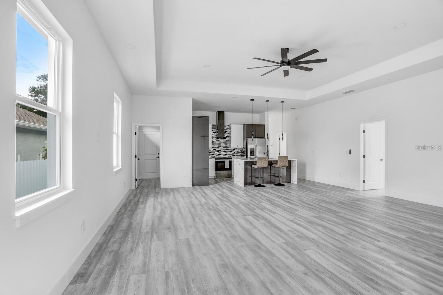 Listing photo id 3 for 2305 Kentucky Avenue