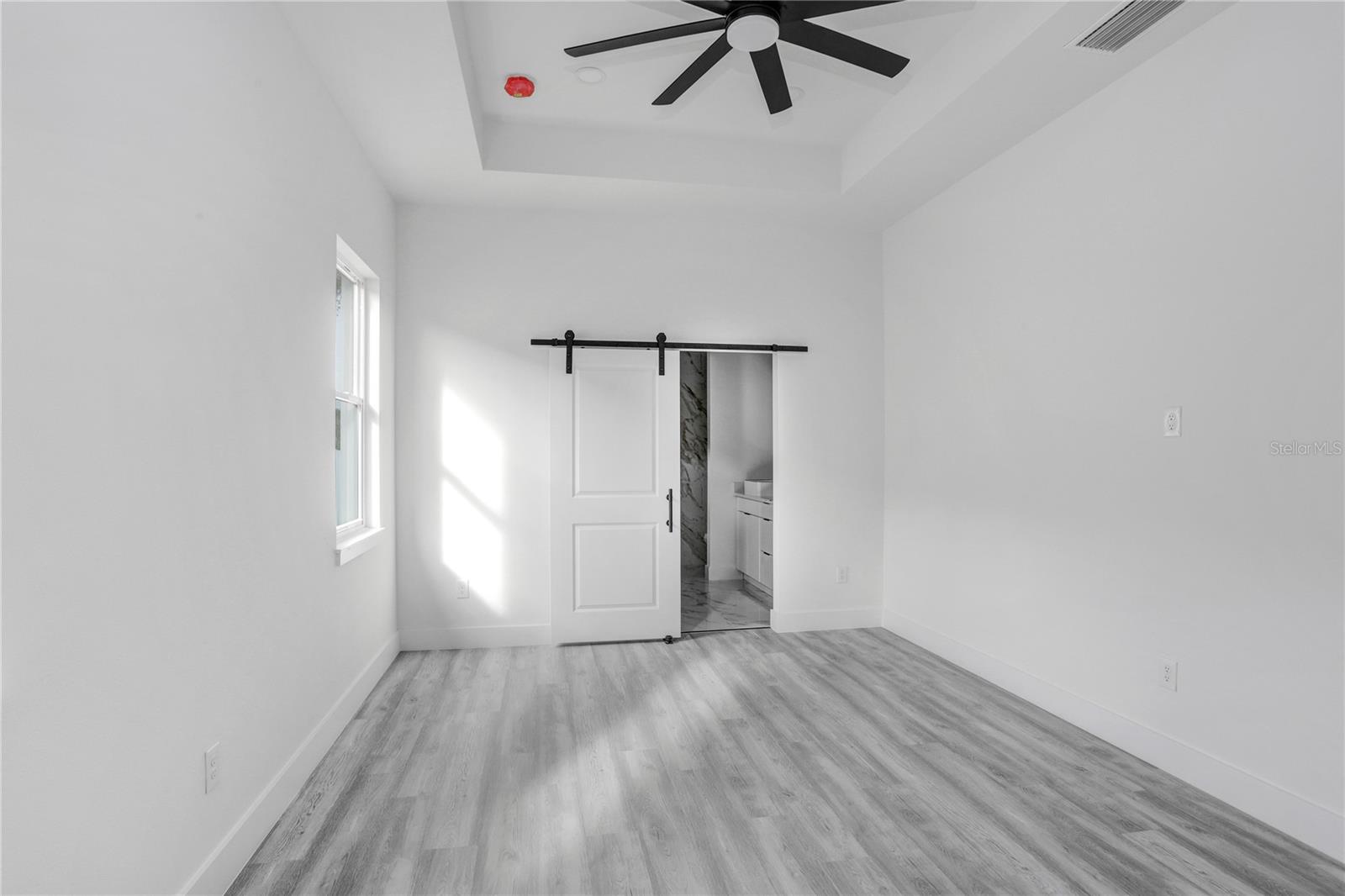 Listing photo id 5 for 2305 Kentucky Avenue