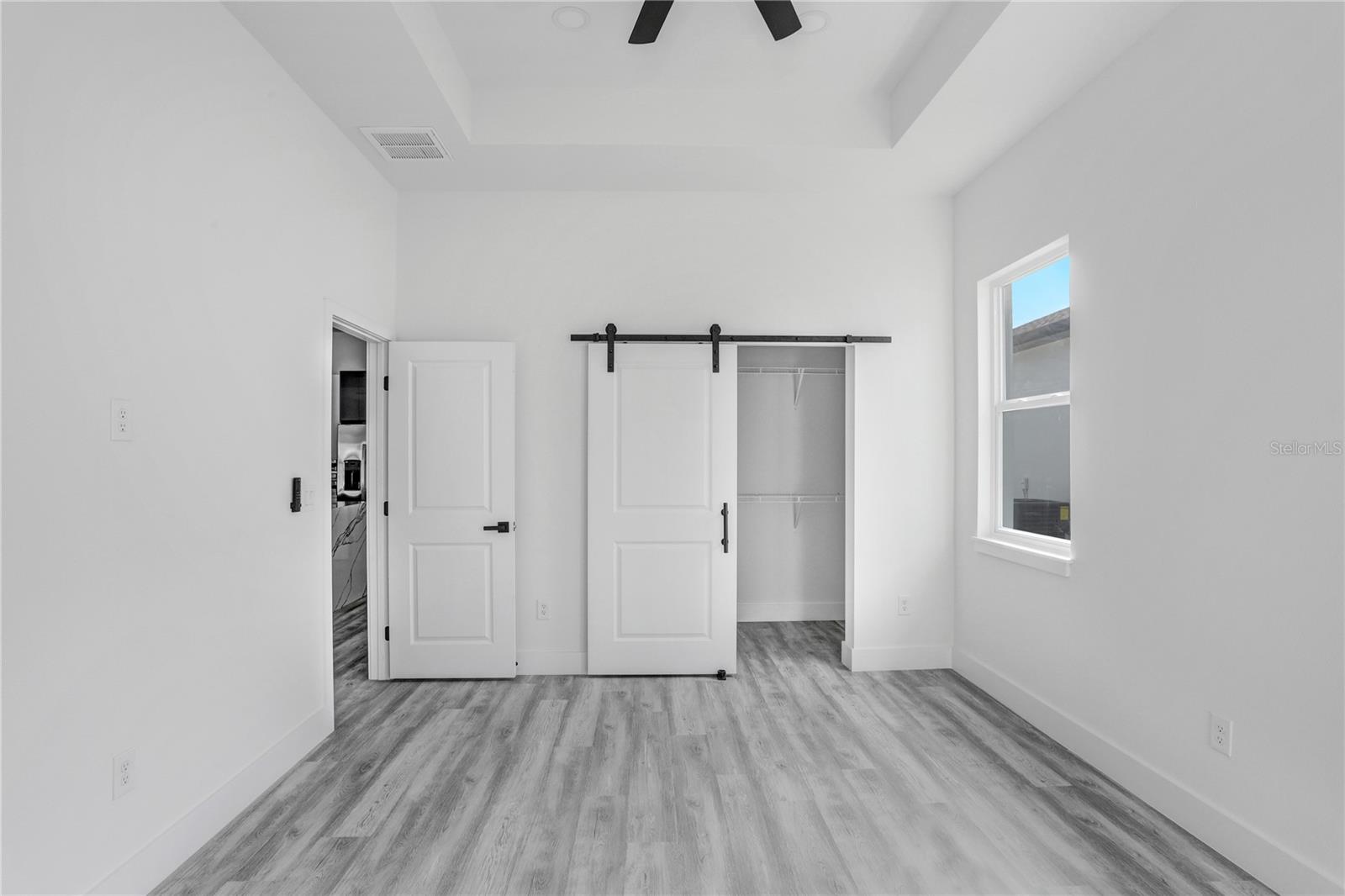 Listing photo id 6 for 2305 Kentucky Avenue