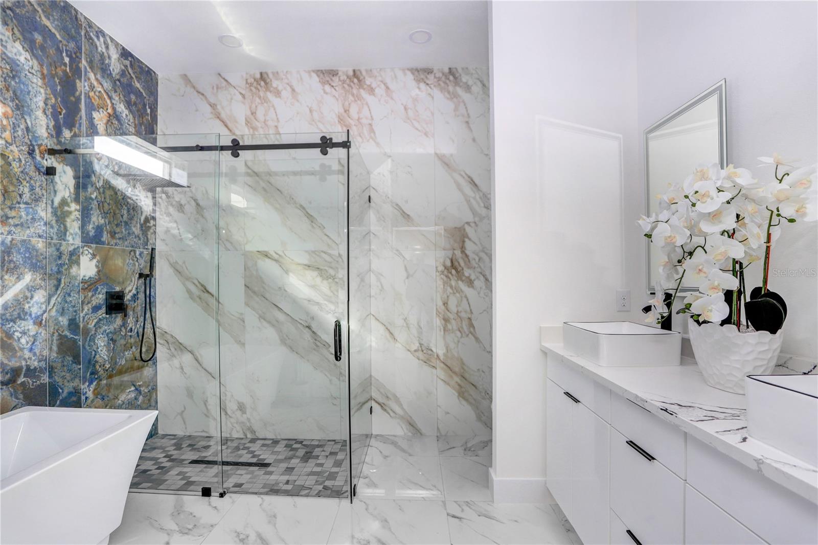 Listing photo id 7 for 2305 Kentucky Avenue