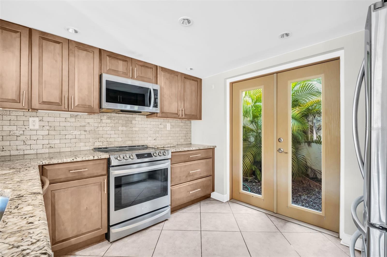 Image 12 of 61 For 4307 Harbor House Drive 13