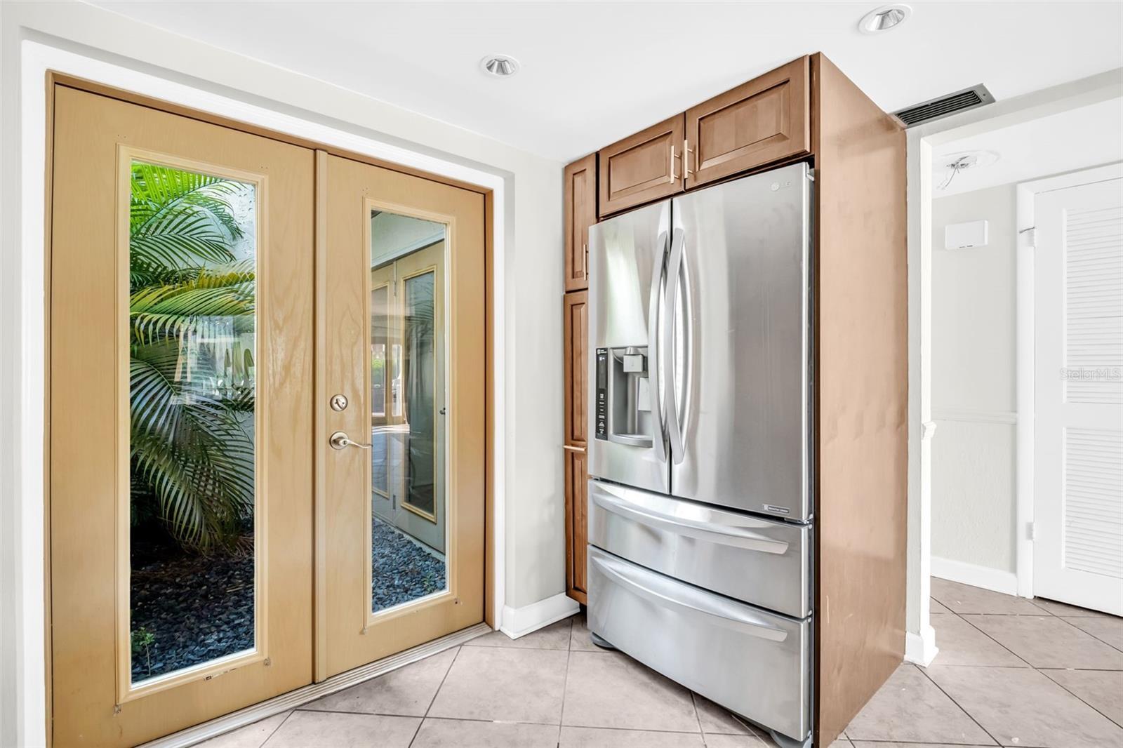 Image 9 of 61 For 4307 Harbor House Drive 13