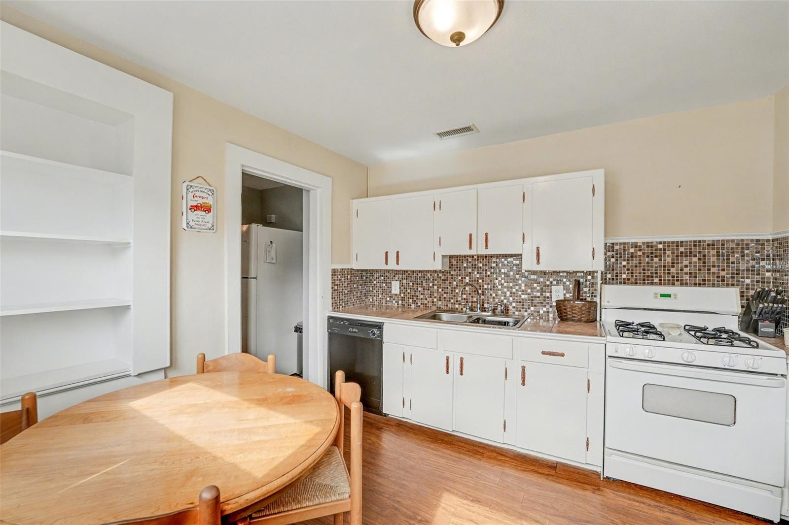 Image 11 of 30 For 21 French Avenue