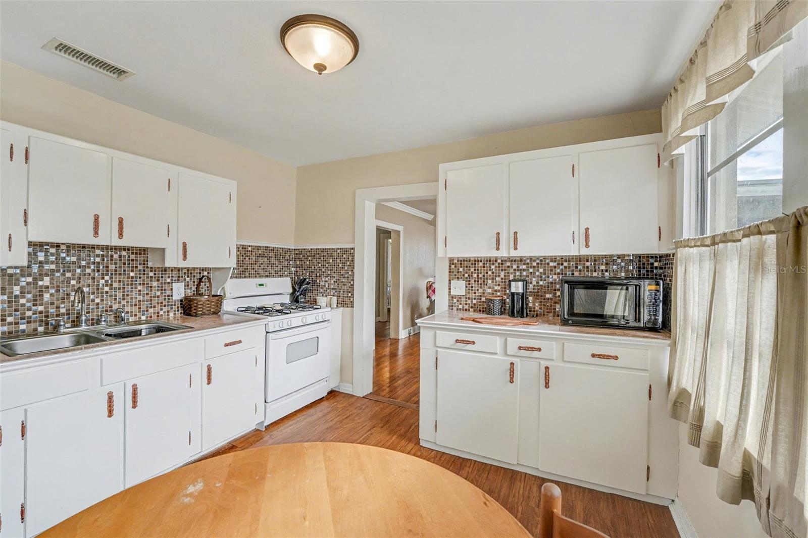 Image 12 of 30 For 21 French Avenue