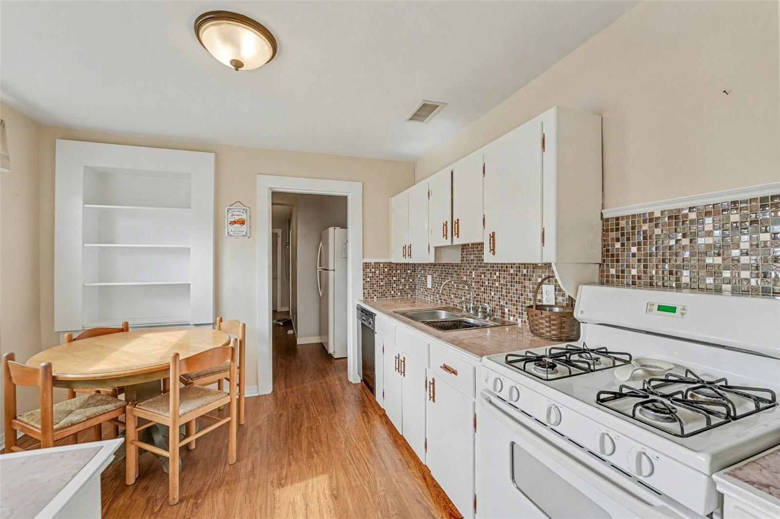 Image 9 of 30 For 21 French Avenue