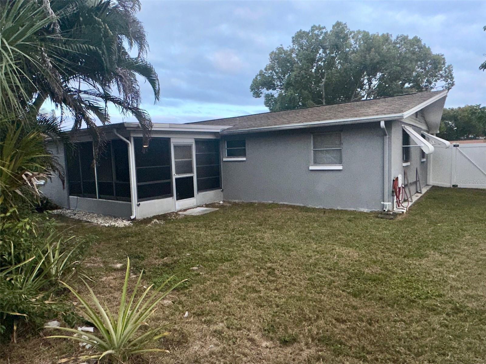 Listing photo id 15 for 5245 Bluejay Drive