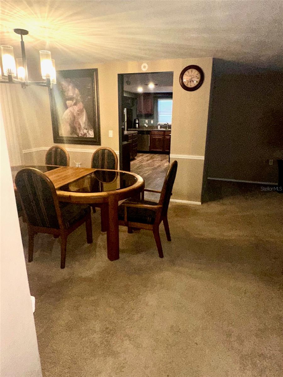 Listing photo id 2 for 5245 Bluejay Drive